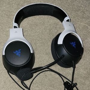 Razer White and Black Wired Gaming Headset with Boom Mic